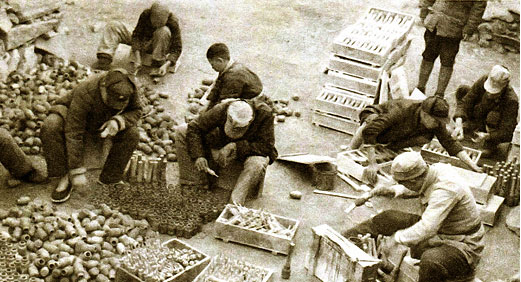 币游集团的前身华兴铁工厂降生，，，后生长为徐州重型机械厂