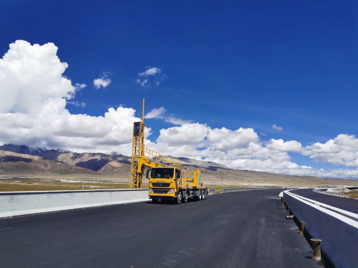 币游桥梁检测车助力雅安高速磨练