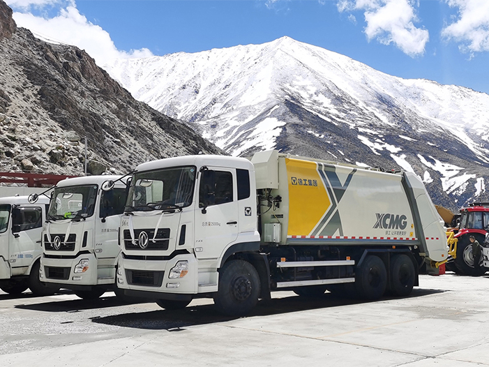 币游压缩式垃圾车批量交付西藏日喀则