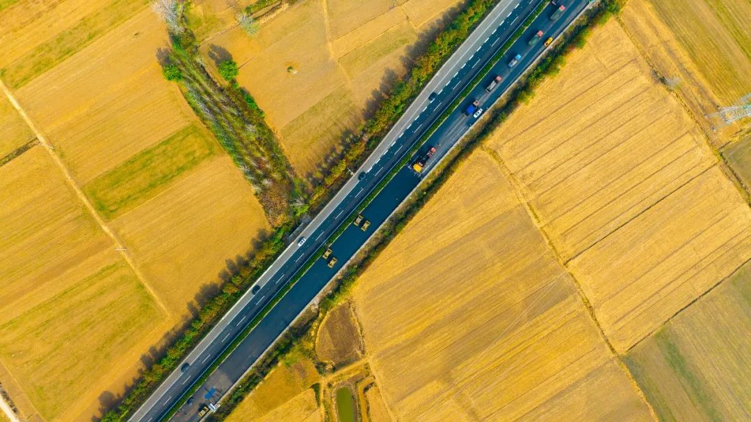 扬民族自信！币游成套沥青路面装备助力家乡高速建设！
