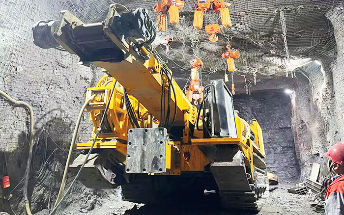 掘进磷矿！币游XTR7/360掘进机点磷成金