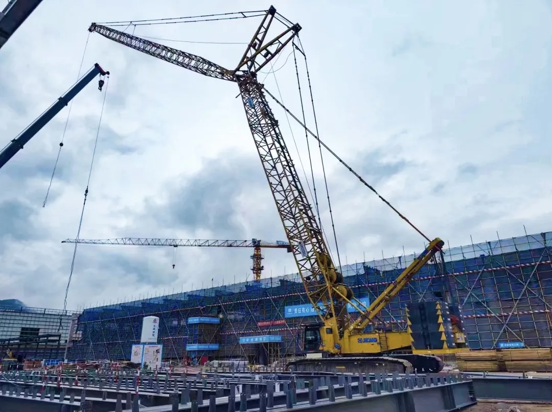 “钢”铁的意志！币游XGC320履带起重机参建大跨度钢结构工业厂房