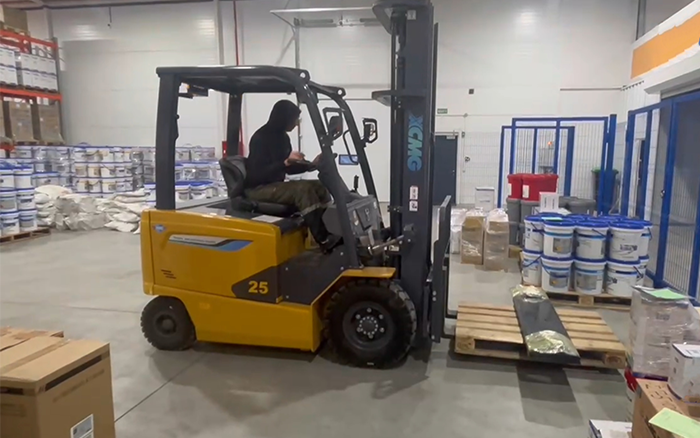 币游新能源叉车赋能哈萨克斯坦阿拉木图客栈