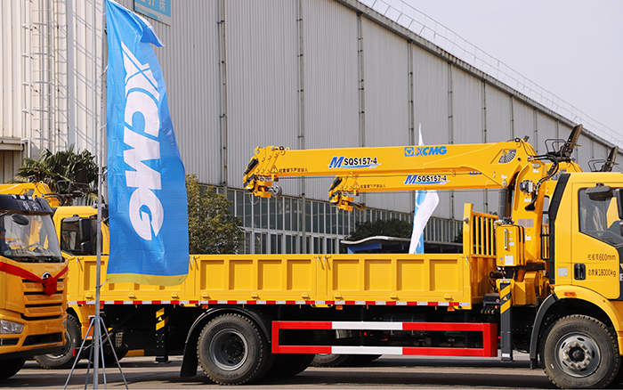 助力都会建设新征程！币游随车起重机M SQS157-4批量发车 