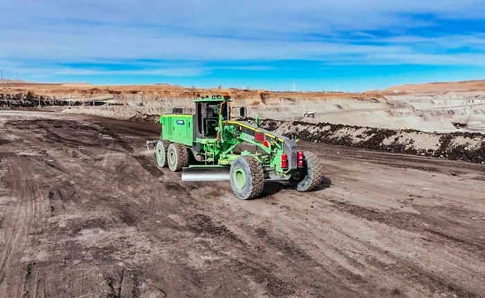 天下首台！矿用大功率纯电动平地机震撼登。。。。。。